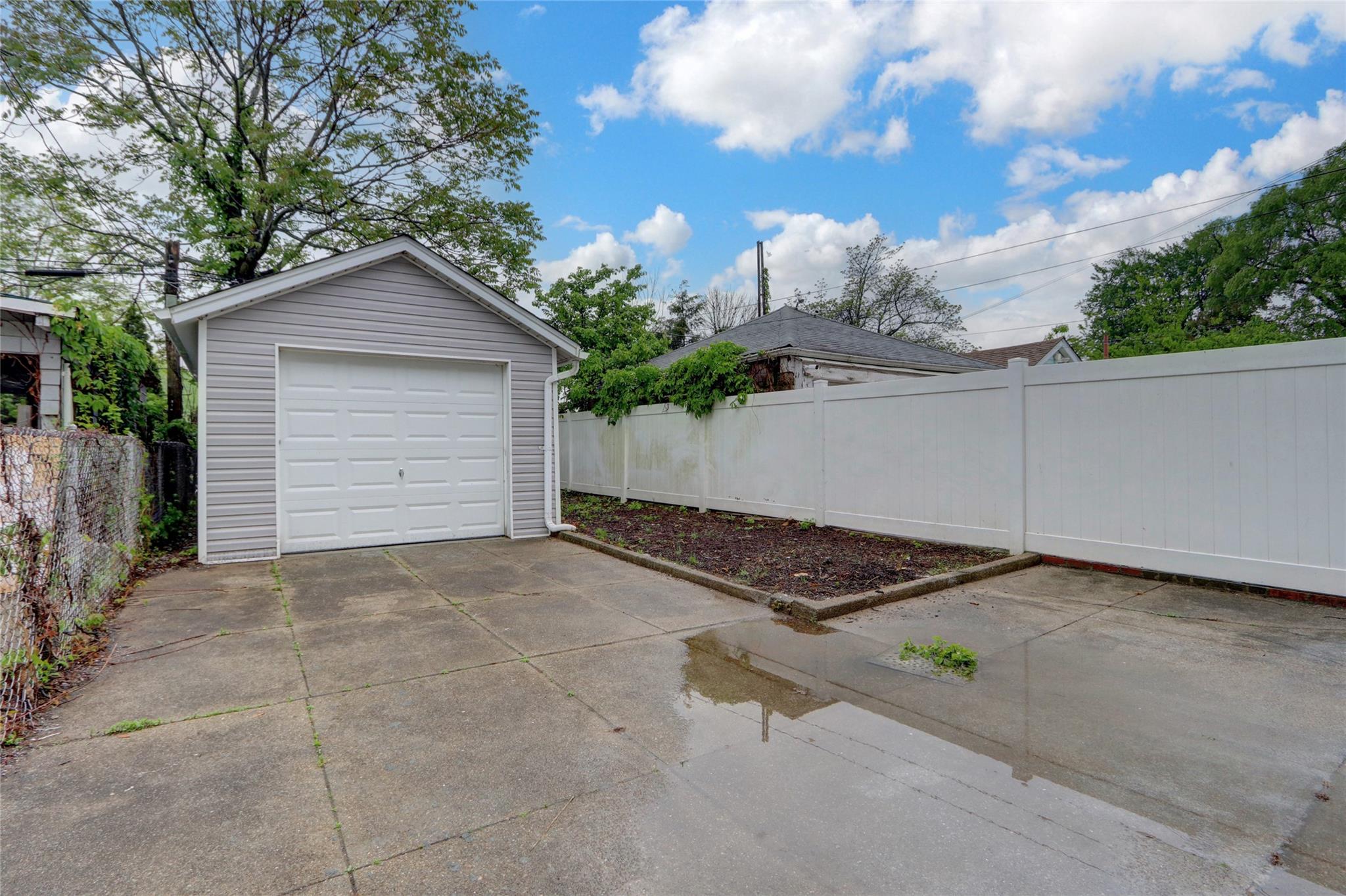 62-22 80th Road, Glendale, NY 11385