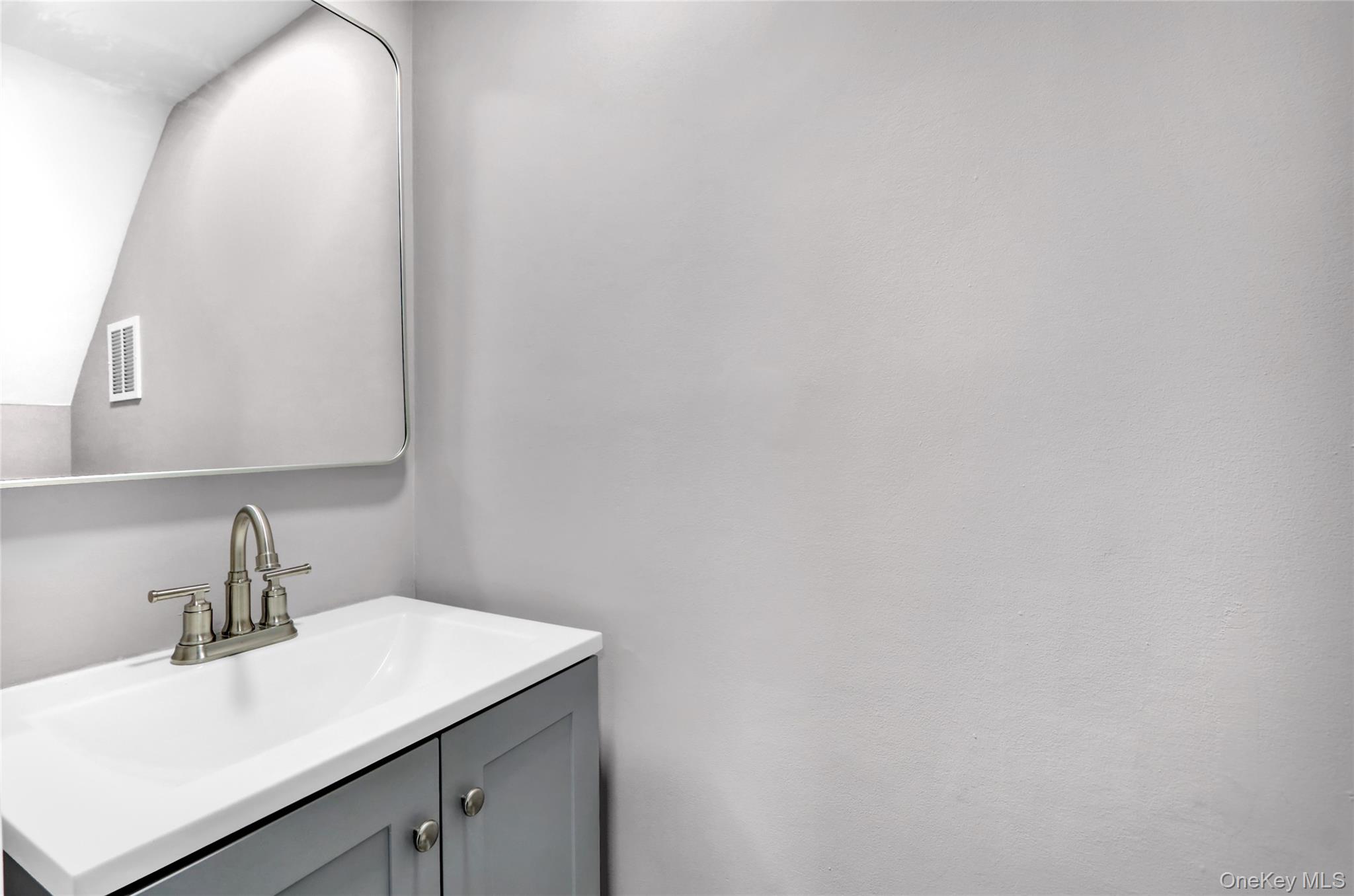 62-22 80th Road, Glendale, NY 11385