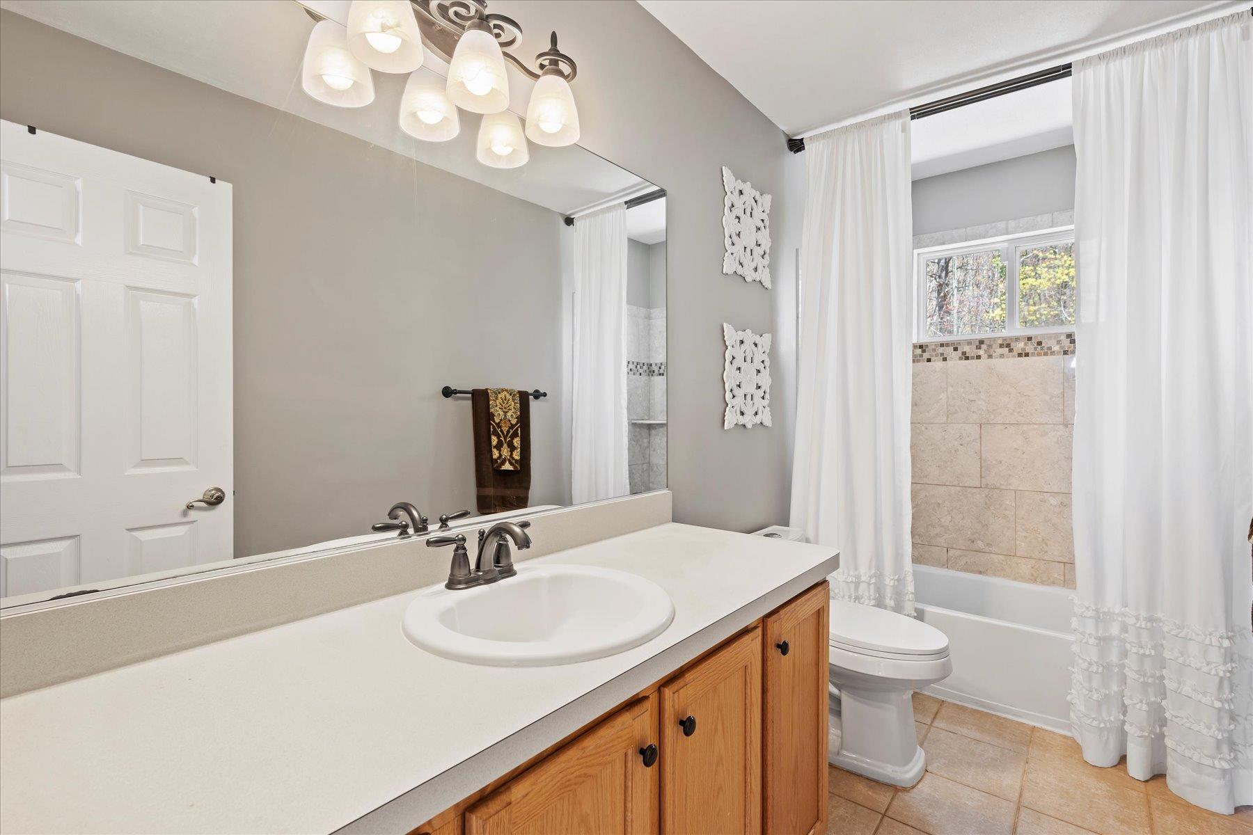 40 Shadyview Crossing, Manorville, NY 11949