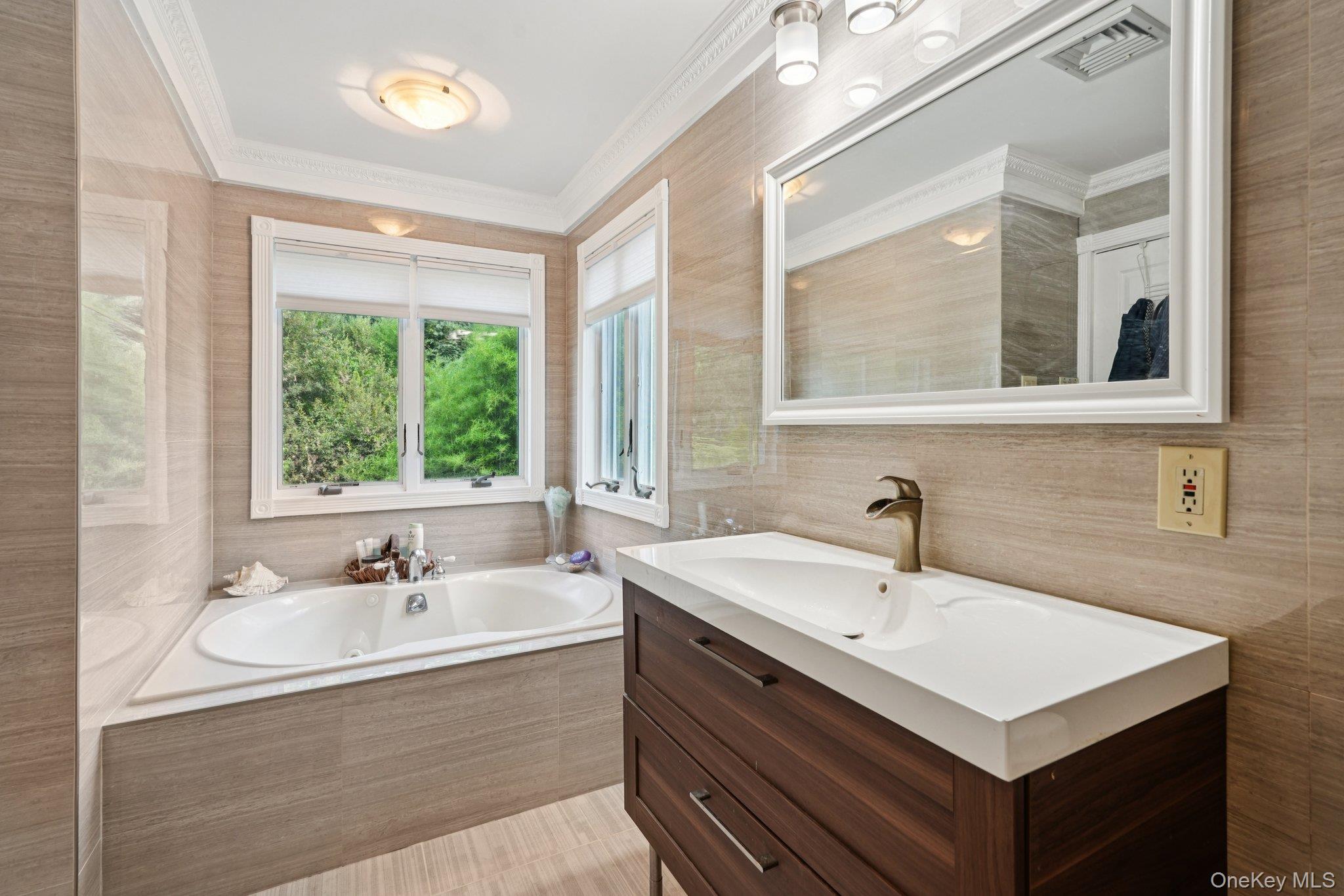 152 Lake Road, Valley Cottage, NY 10989