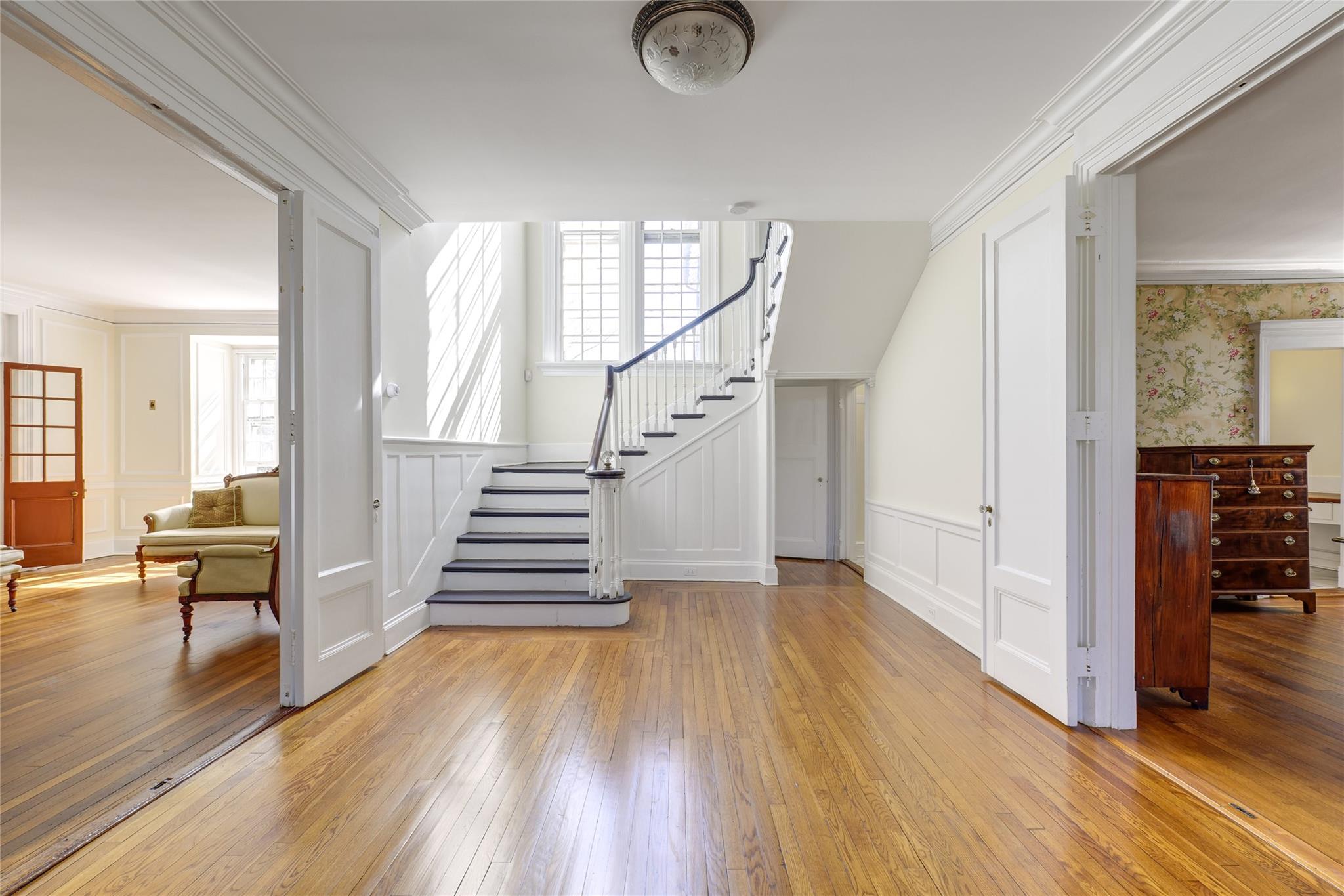 44 North Drive, Manhasset, NY 11030