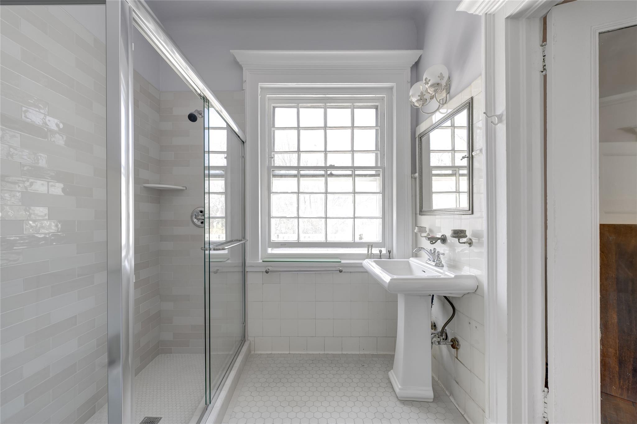 44 North Drive, Manhasset, NY 11030