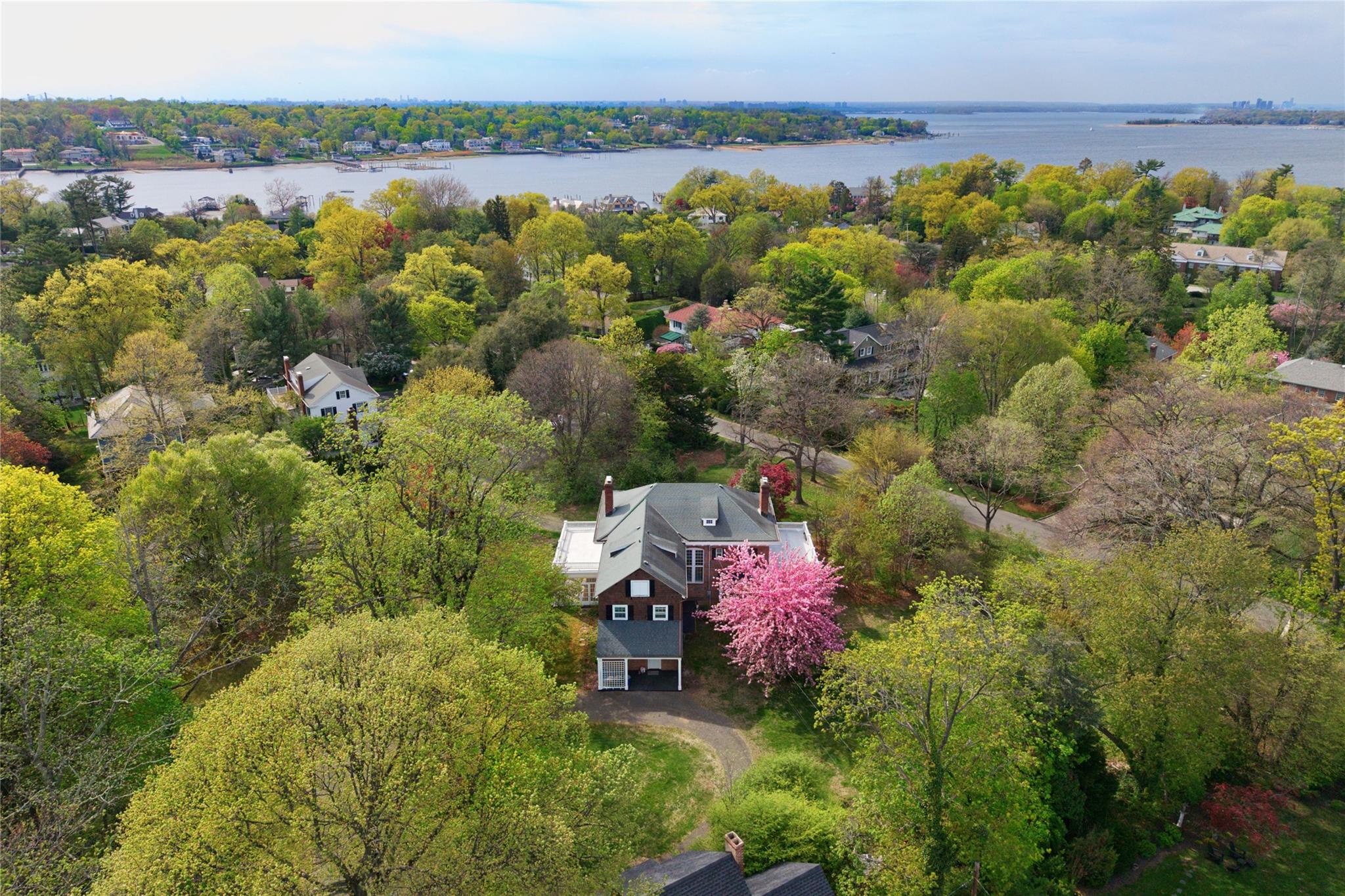 44 North Drive, Manhasset, NY 11030