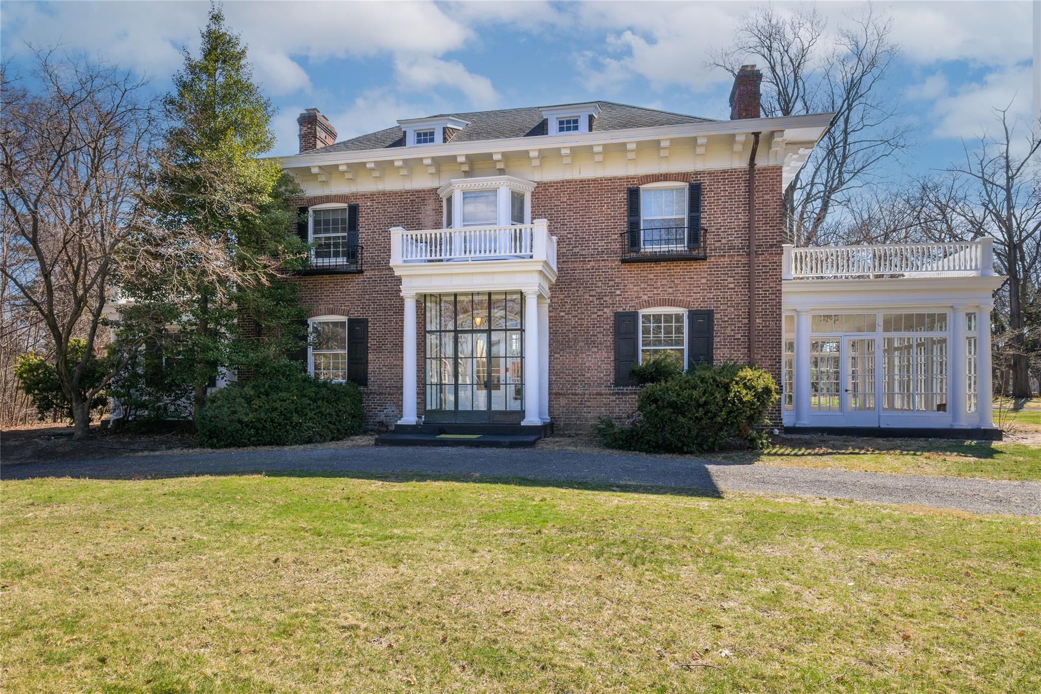 44 North Drive, Manhasset, NY 11030