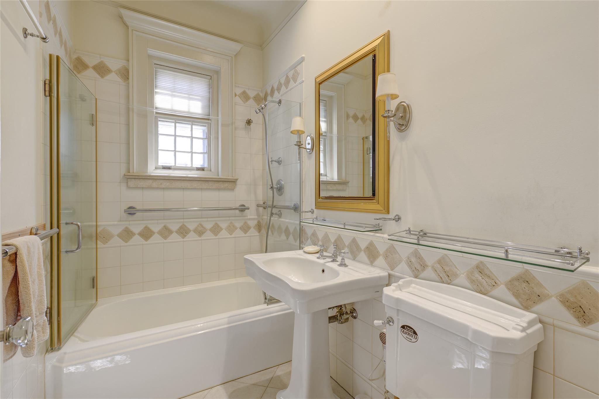 44 North Drive, Manhasset, NY 11030