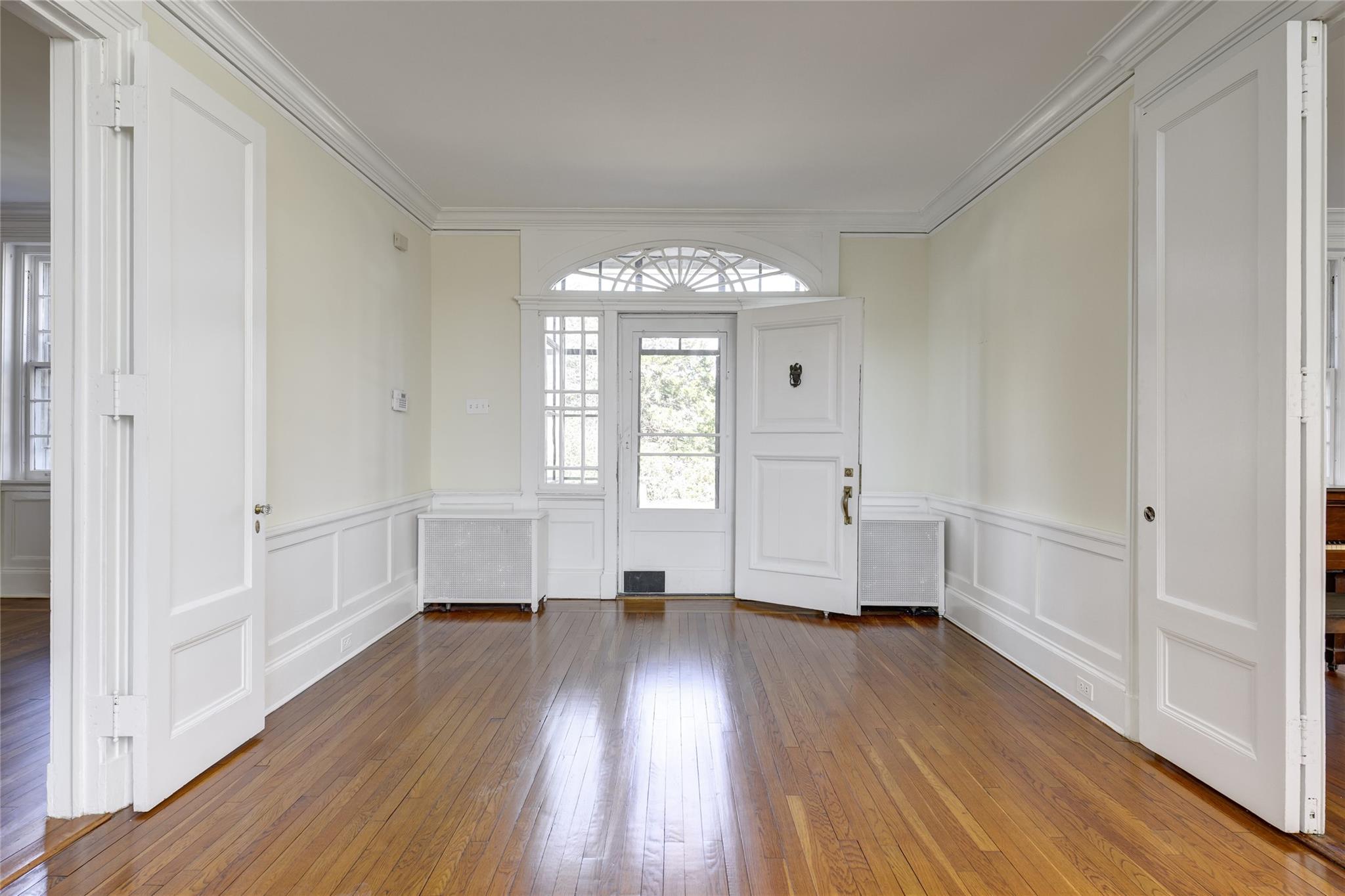 44 North Drive, Manhasset, NY 11030