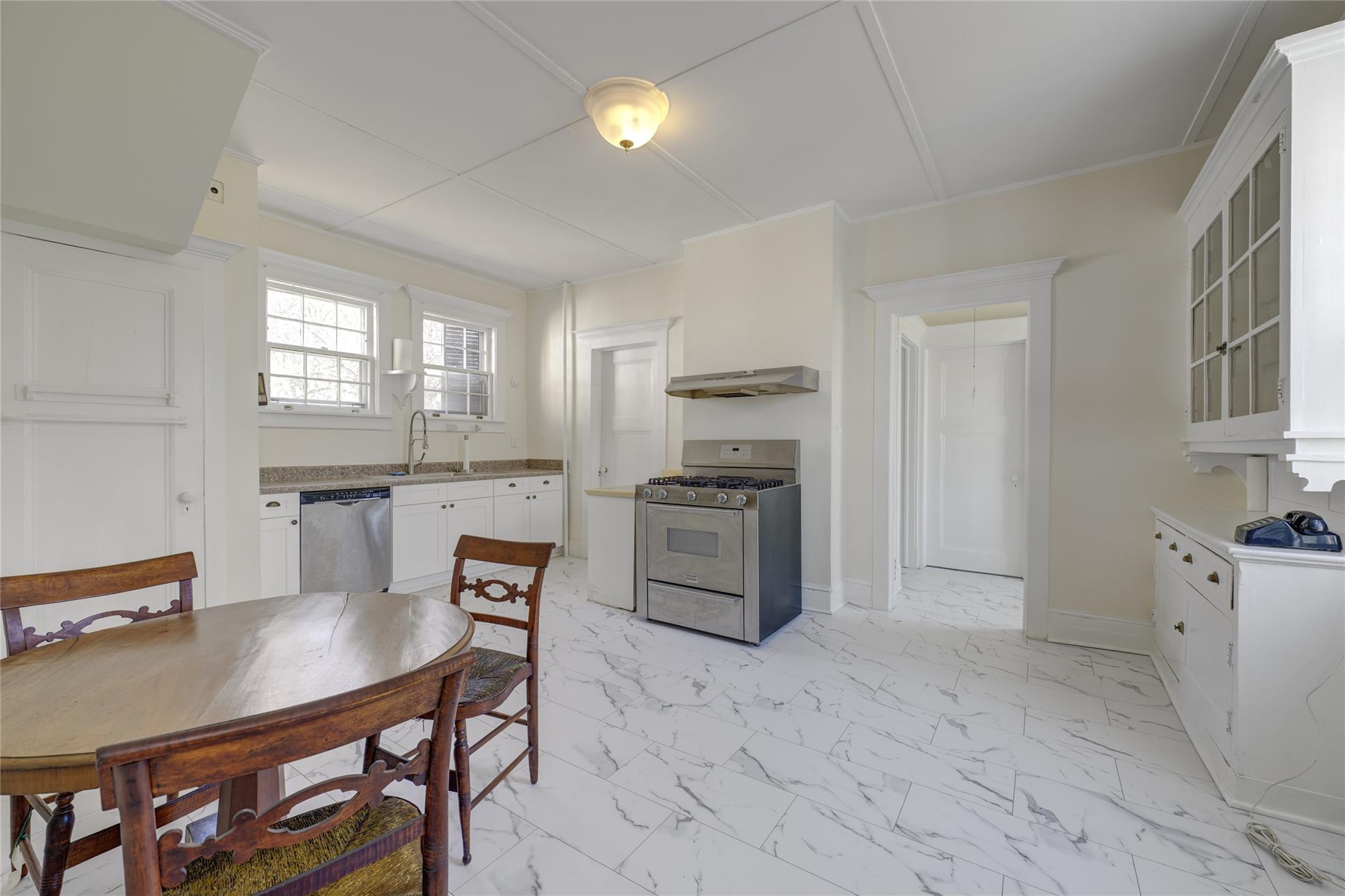 44 North Drive, Manhasset, NY 11030