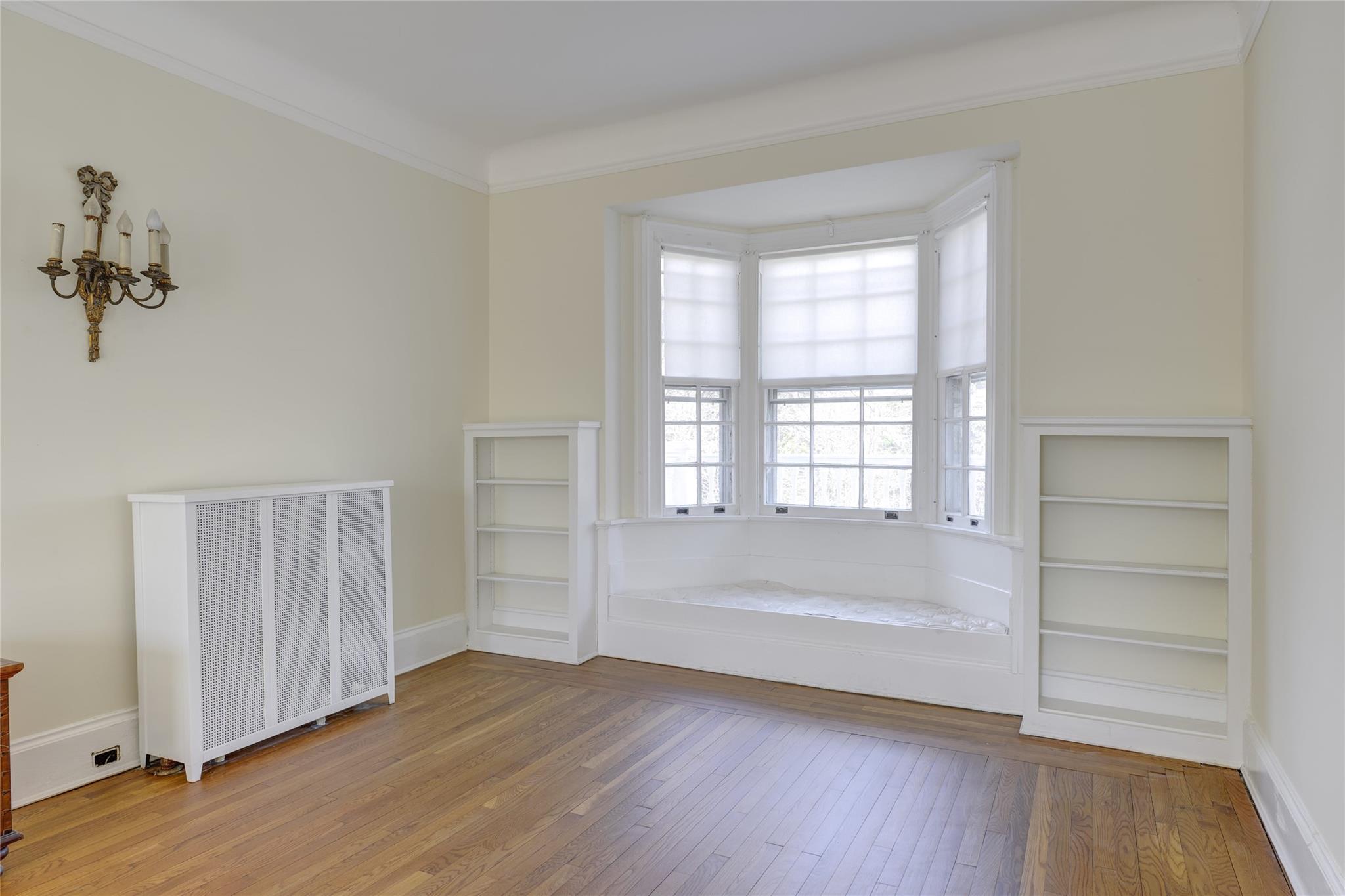 44 North Drive, Manhasset, NY 11030