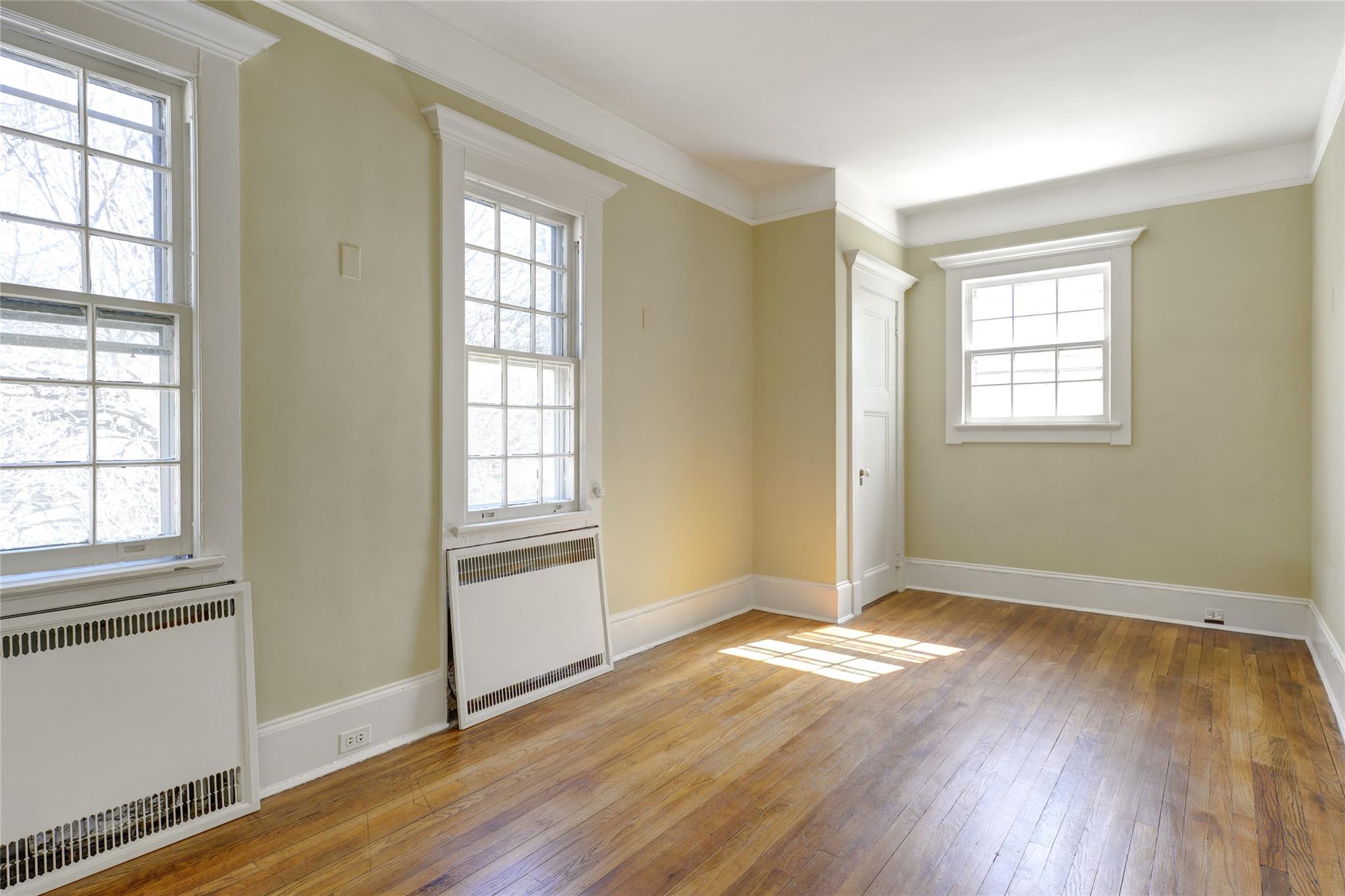 44 North Drive, Manhasset, NY 11030