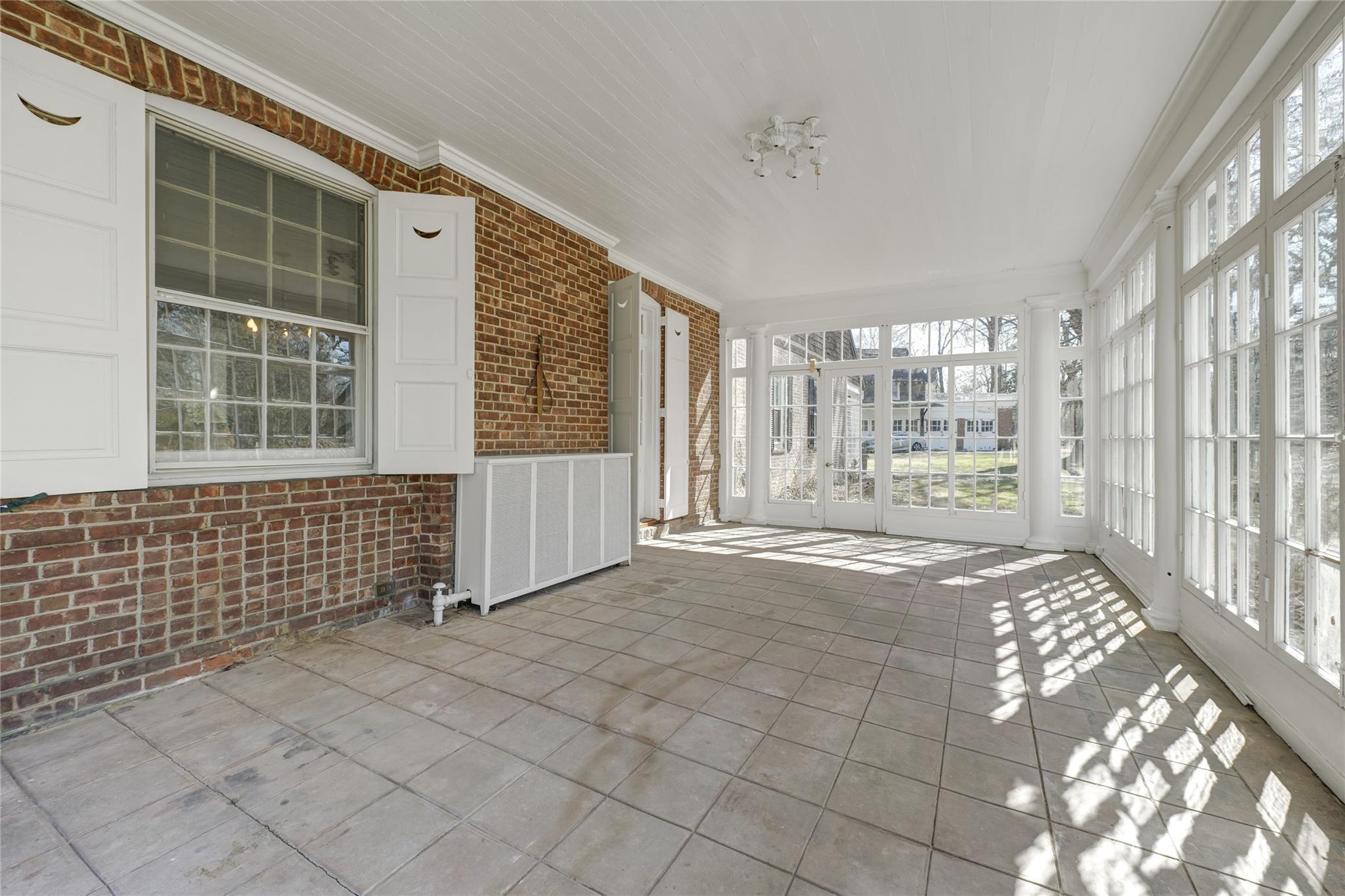 44 North Drive, Manhasset, NY 11030