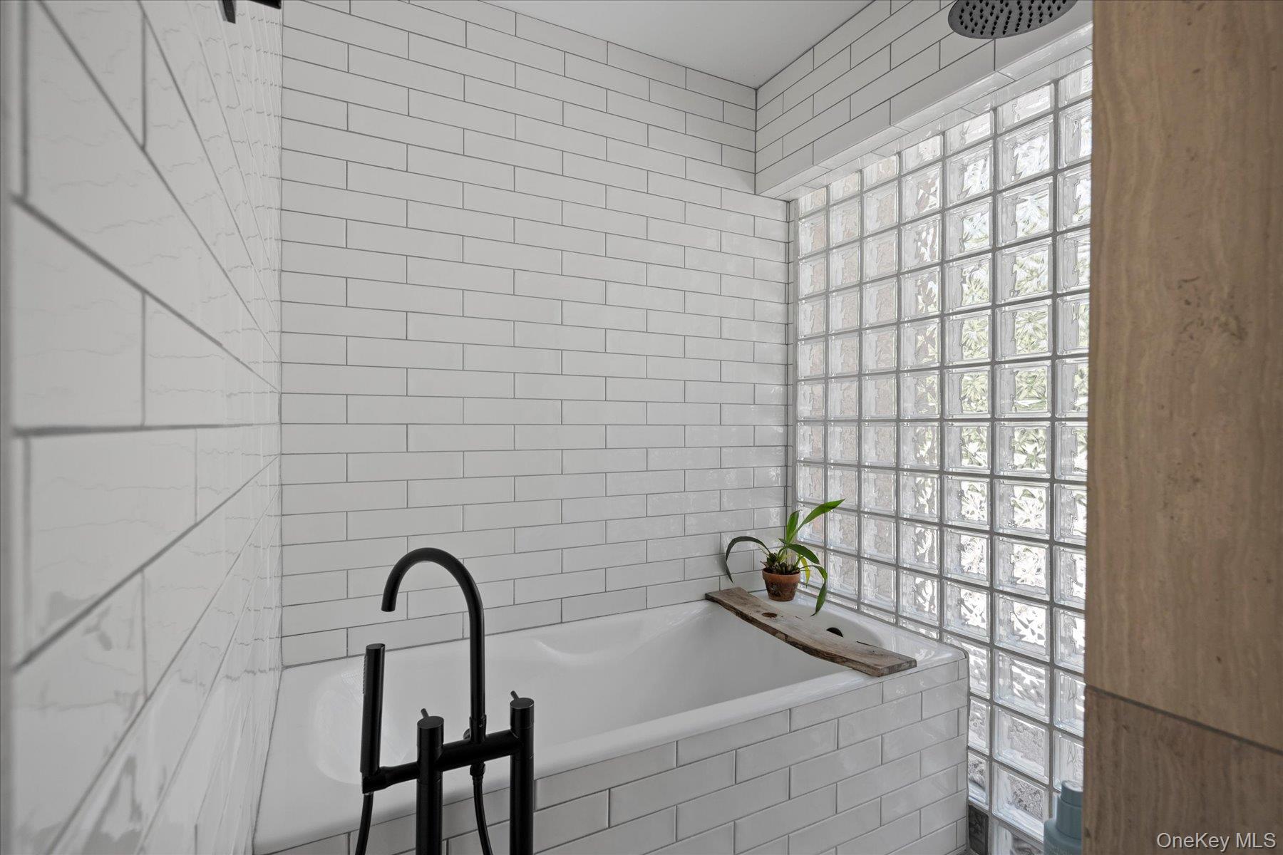 5 Pardam Knoll Road, Miller Place, NY 11764