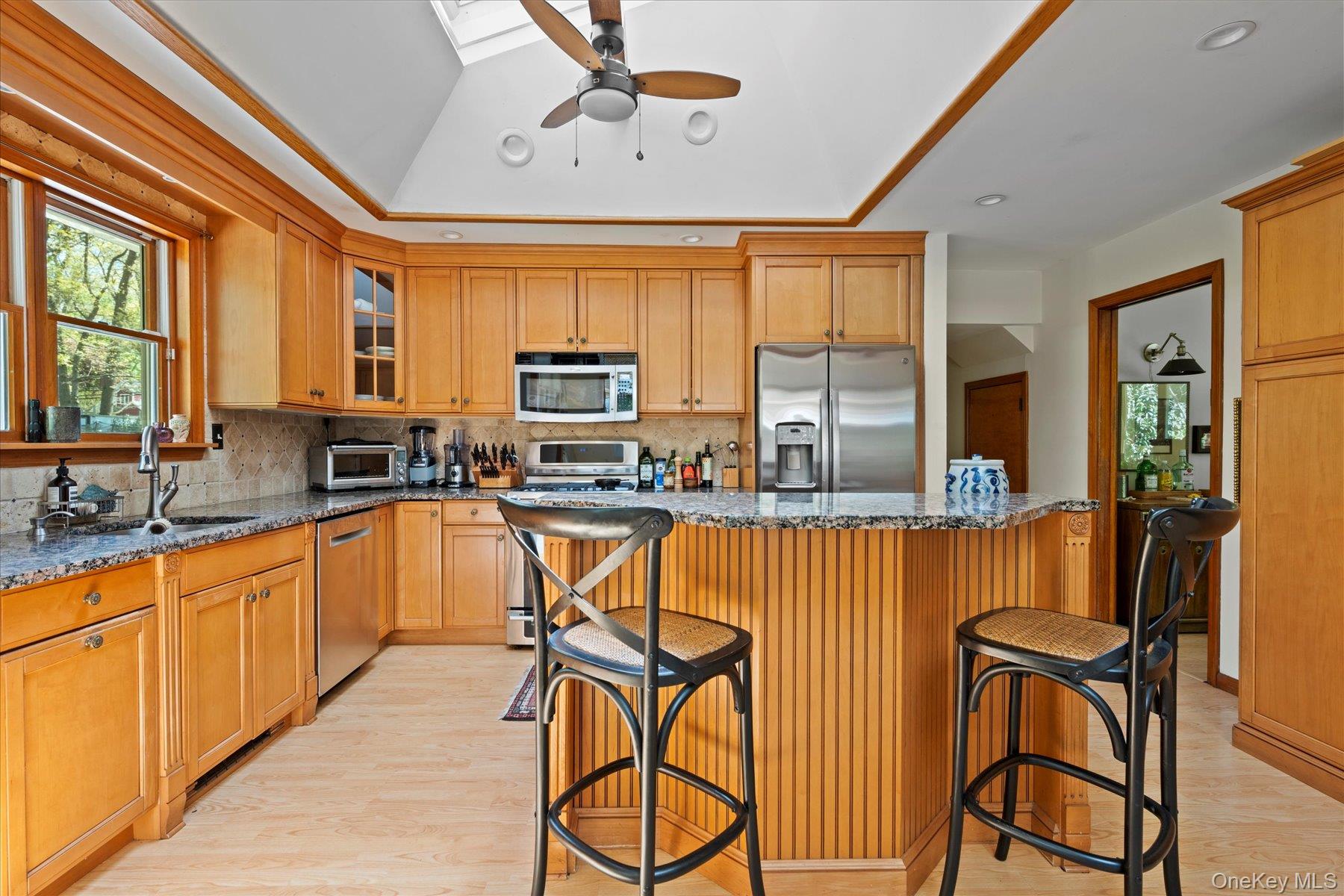 5 Pardam Knoll Road, Miller Place, NY 11764