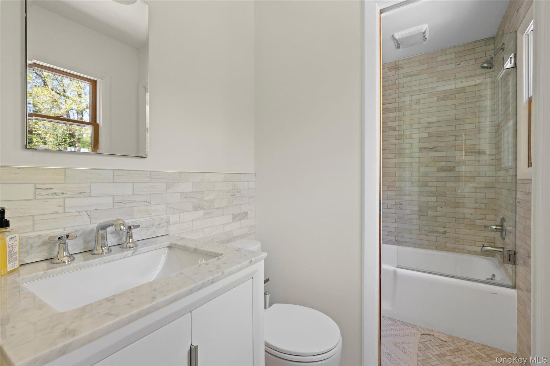 5 Pardam Knoll Road, Miller Place, NY 11764