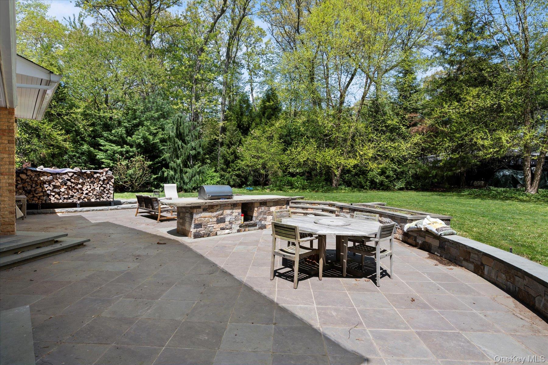 5 Pardam Knoll Road, Miller Place, NY 11764