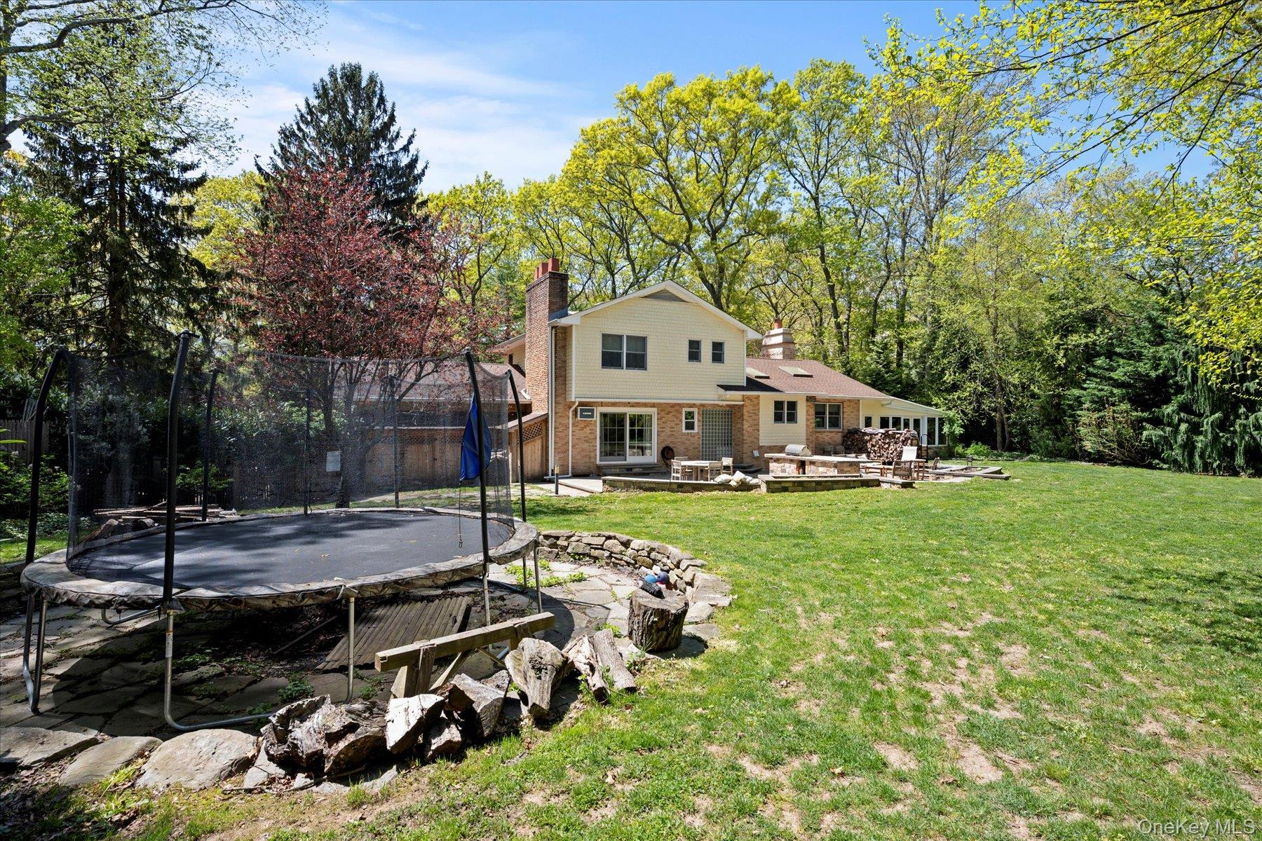 5 Pardam Knoll Road, Miller Place, NY 11764