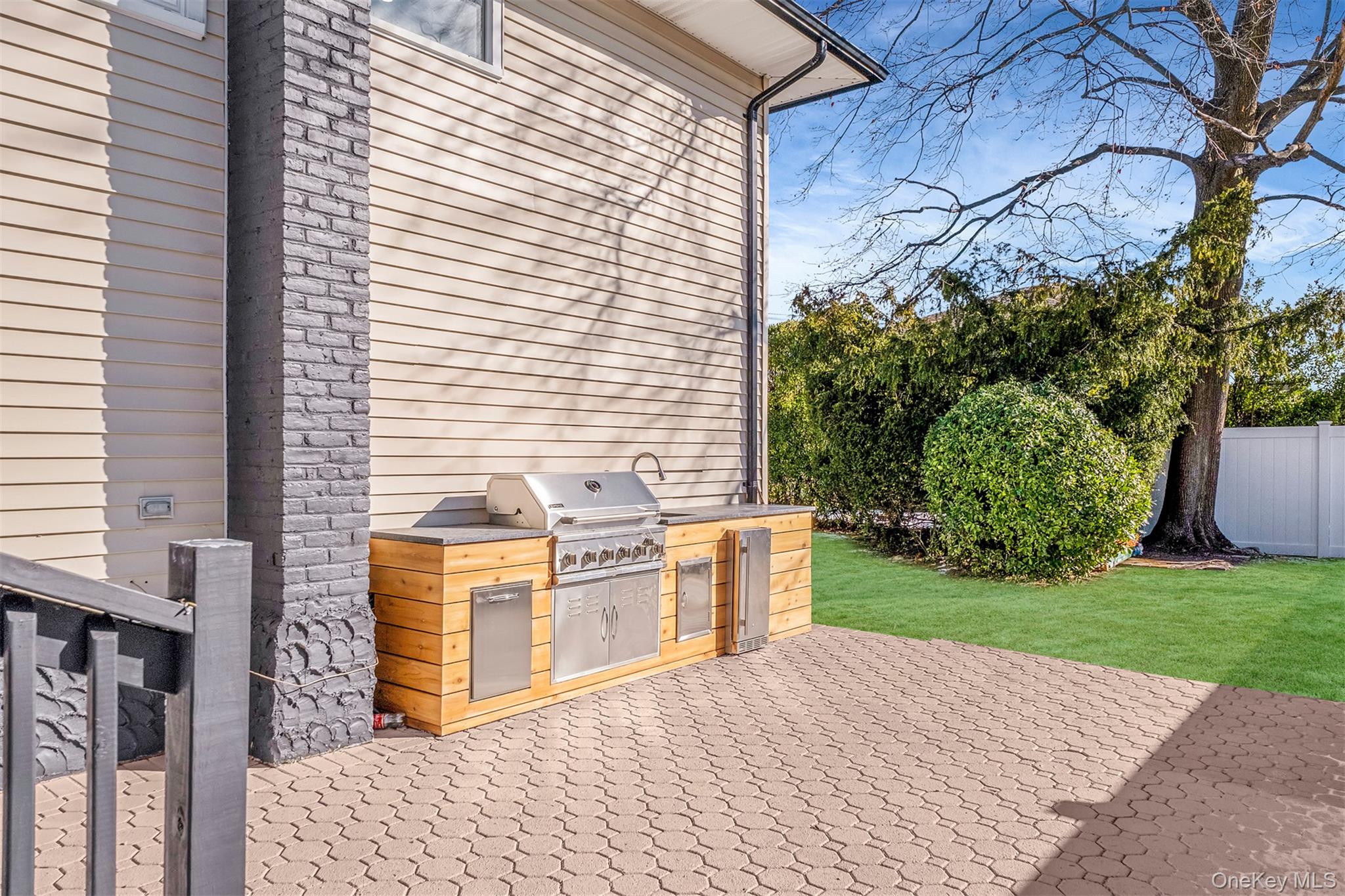 2810 Wynsum Avenue, Merrick, NY 11566