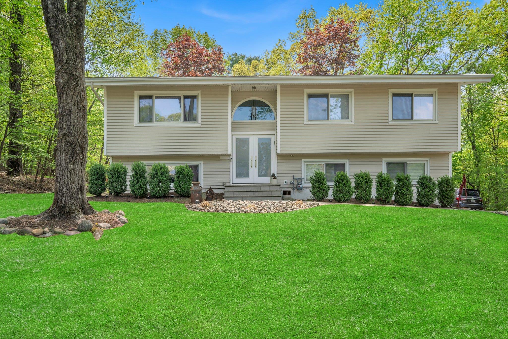 21 Dorchester Drive, Airmont, NY 10952