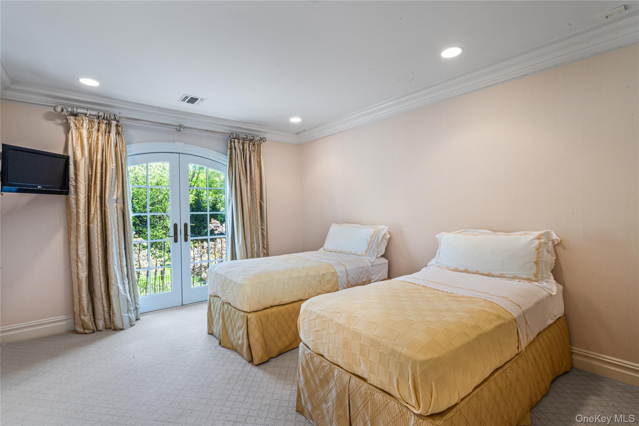 167 Brookville Road, Brookville, NY 11545