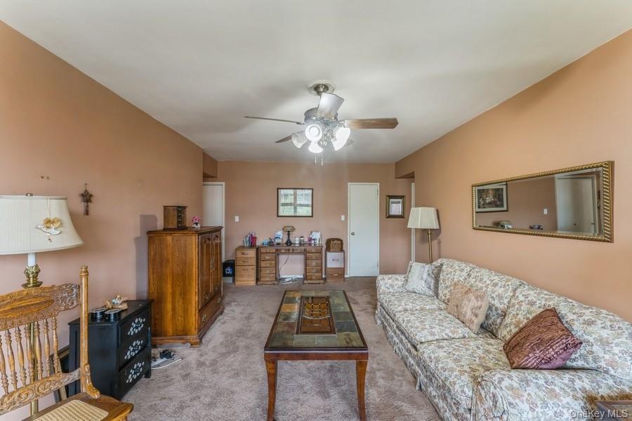 61 Maine Avenue # B21, Rockville Centre, NY 11570