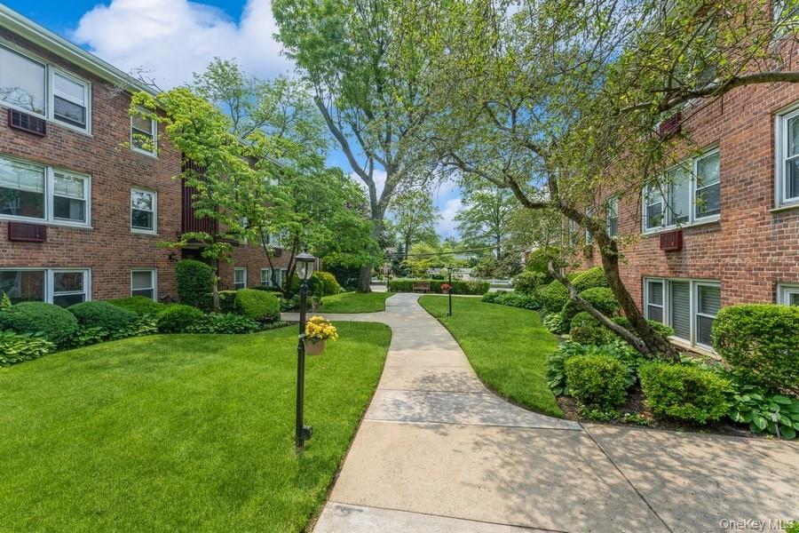 61 Maine Avenue # B21, Rockville Centre, NY 11570