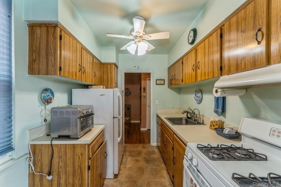 61 Maine Avenue # B21, Rockville Centre, NY 11570