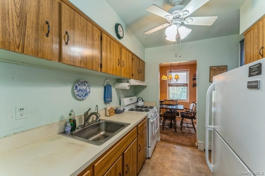 61 Maine Avenue # B21, Rockville Centre, NY 11570