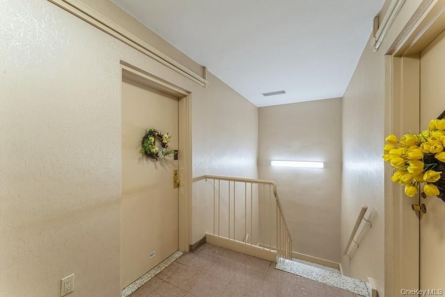 61 Maine Avenue # B21, Rockville Centre, NY 11570