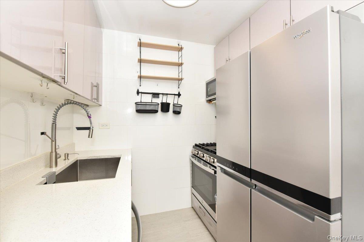 18-15 215th Street # 4L, Bayside, NY 11360