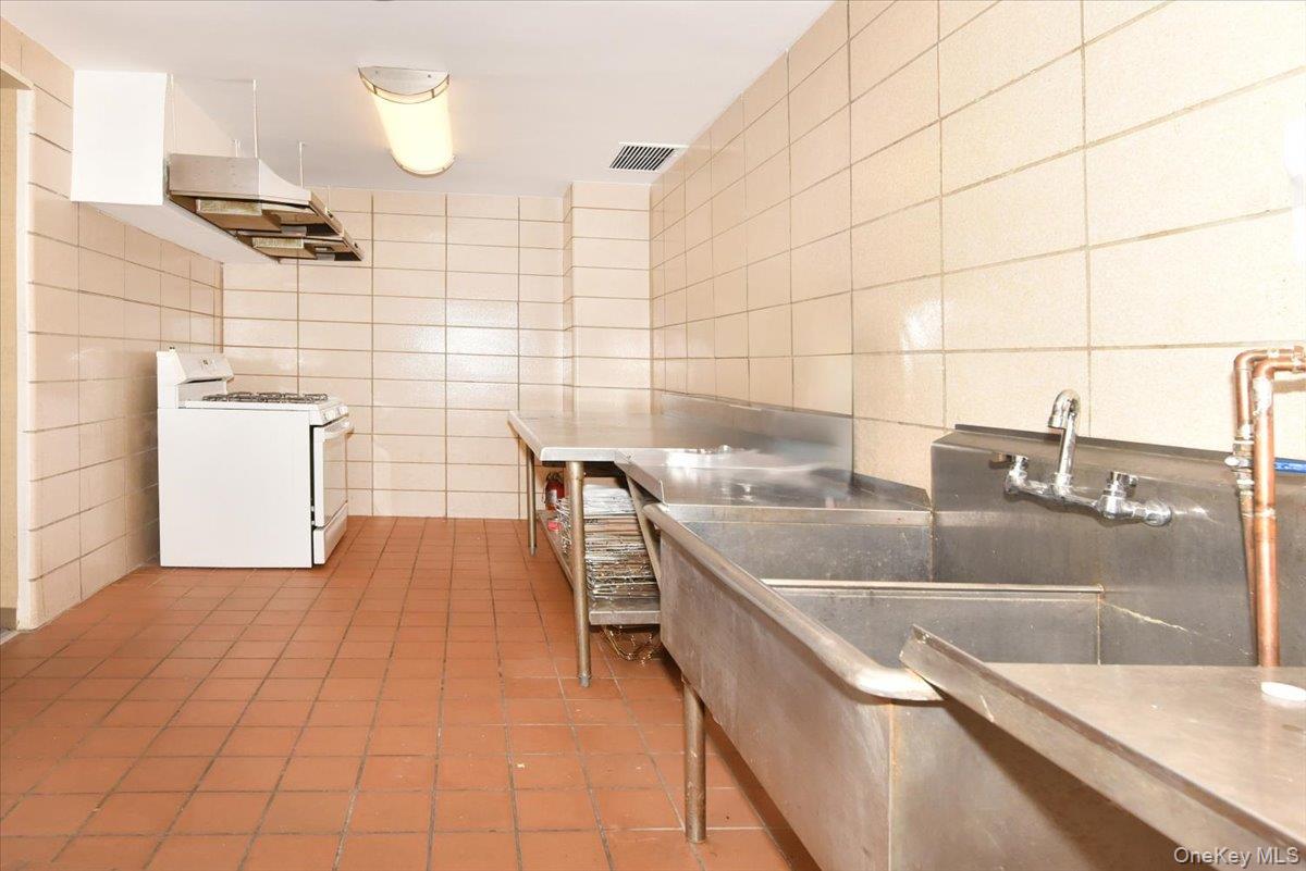 18-15 215th Street # 4L, Bayside, NY 11360