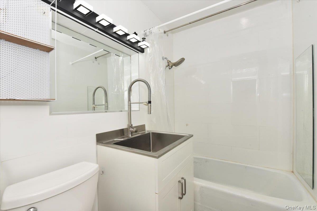 18-15 215th Street # 4L, Bayside, NY 11360