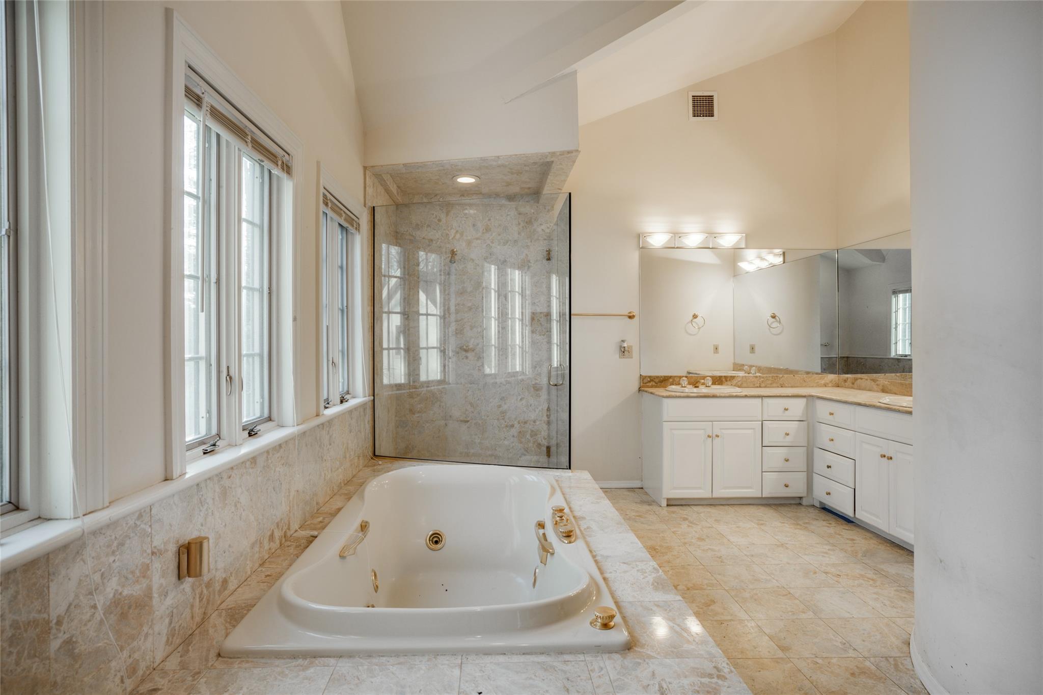 358 Centre Island Road, Centre Island, NY 11771