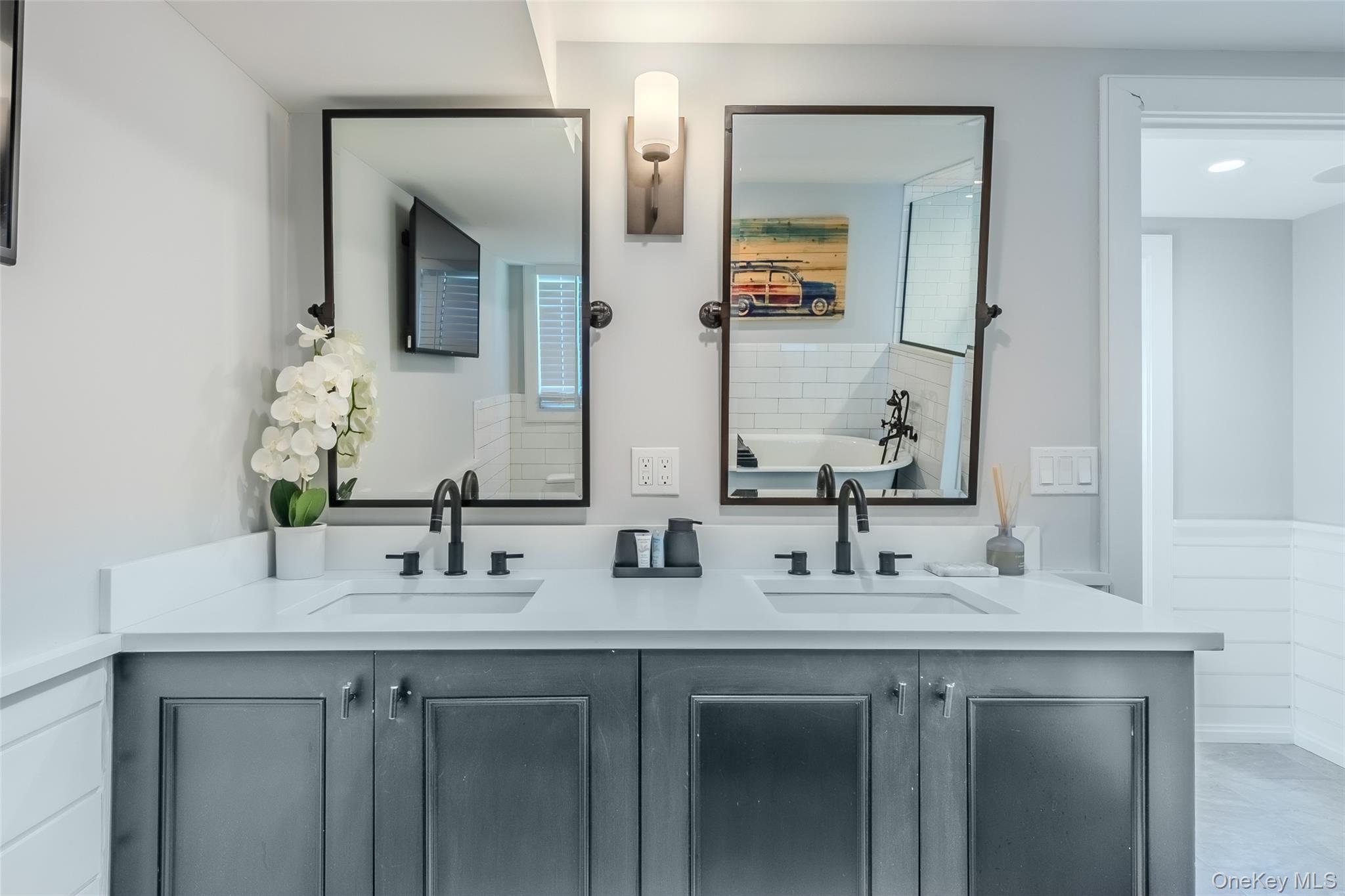 53 Old Neck Road S, Center Moriches, NY 11934