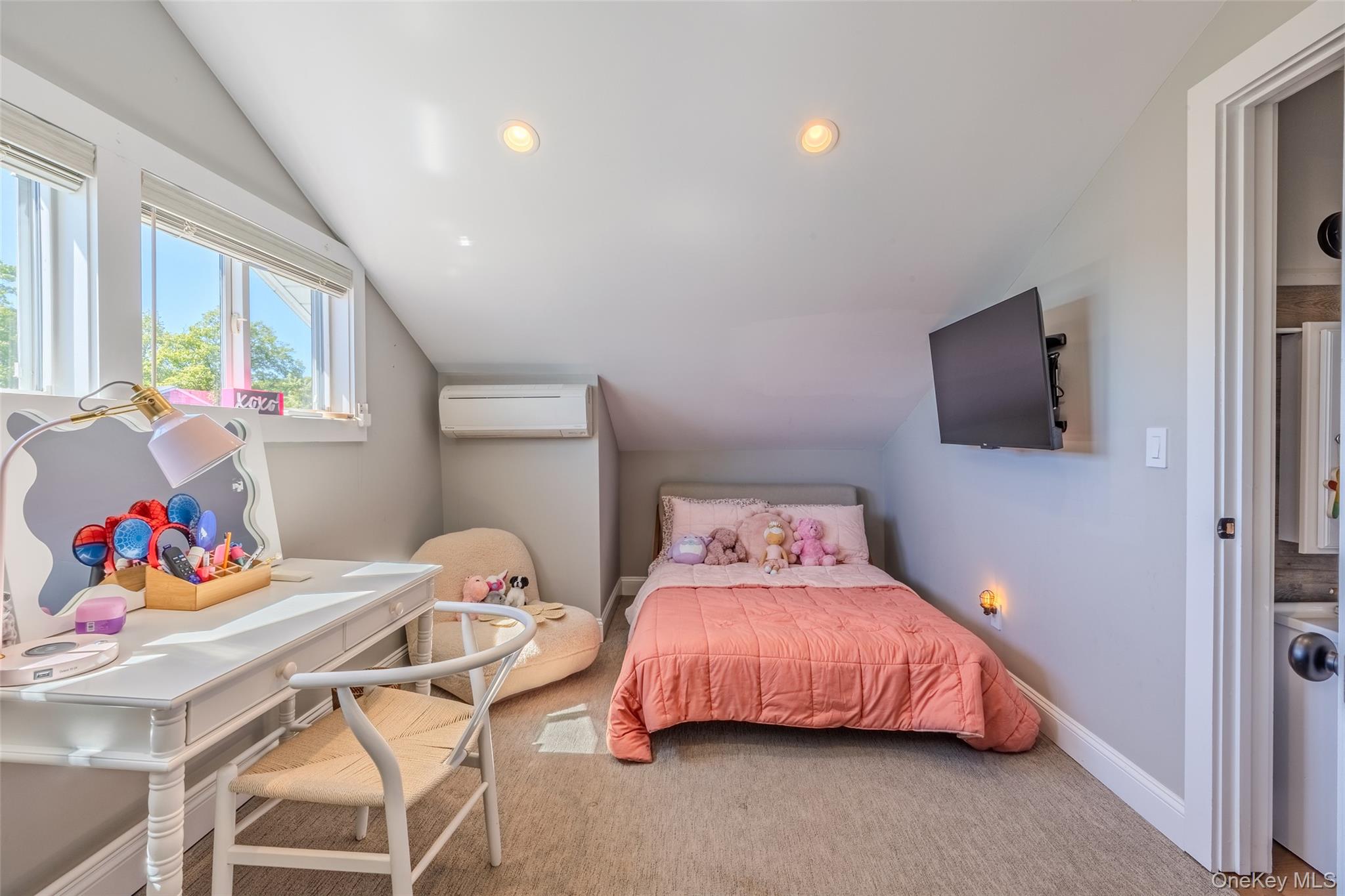 53 Old Neck Road S, Center Moriches, NY 11934