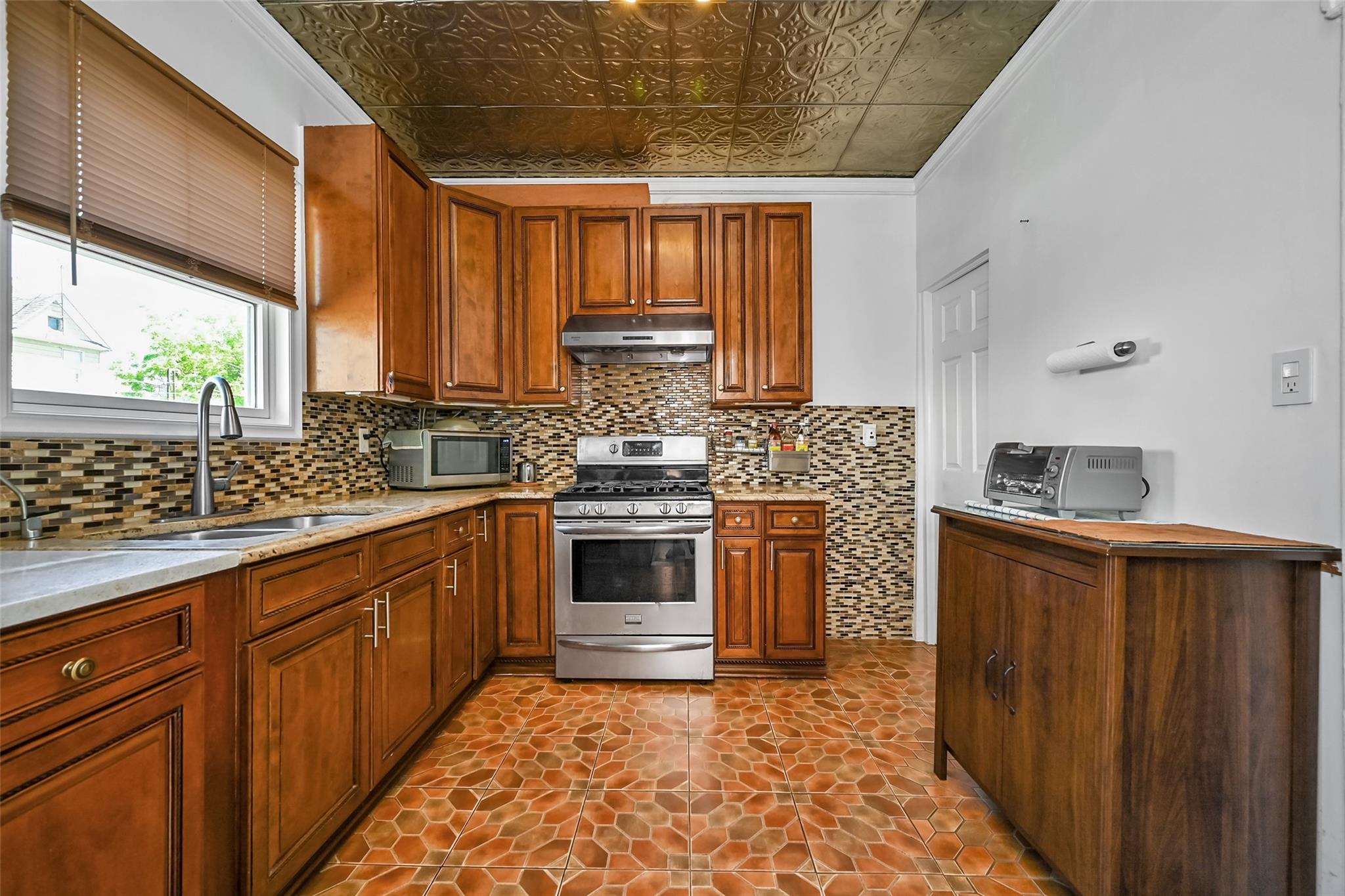 87-71 111th Street, Richmond Hill, NY 11418