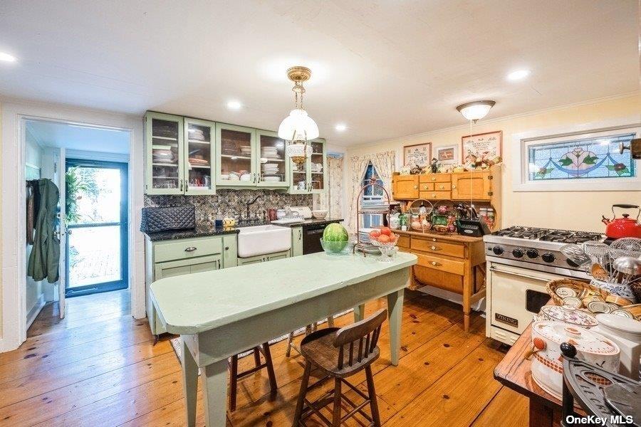 57020 Route 25, Southold, NY 11971