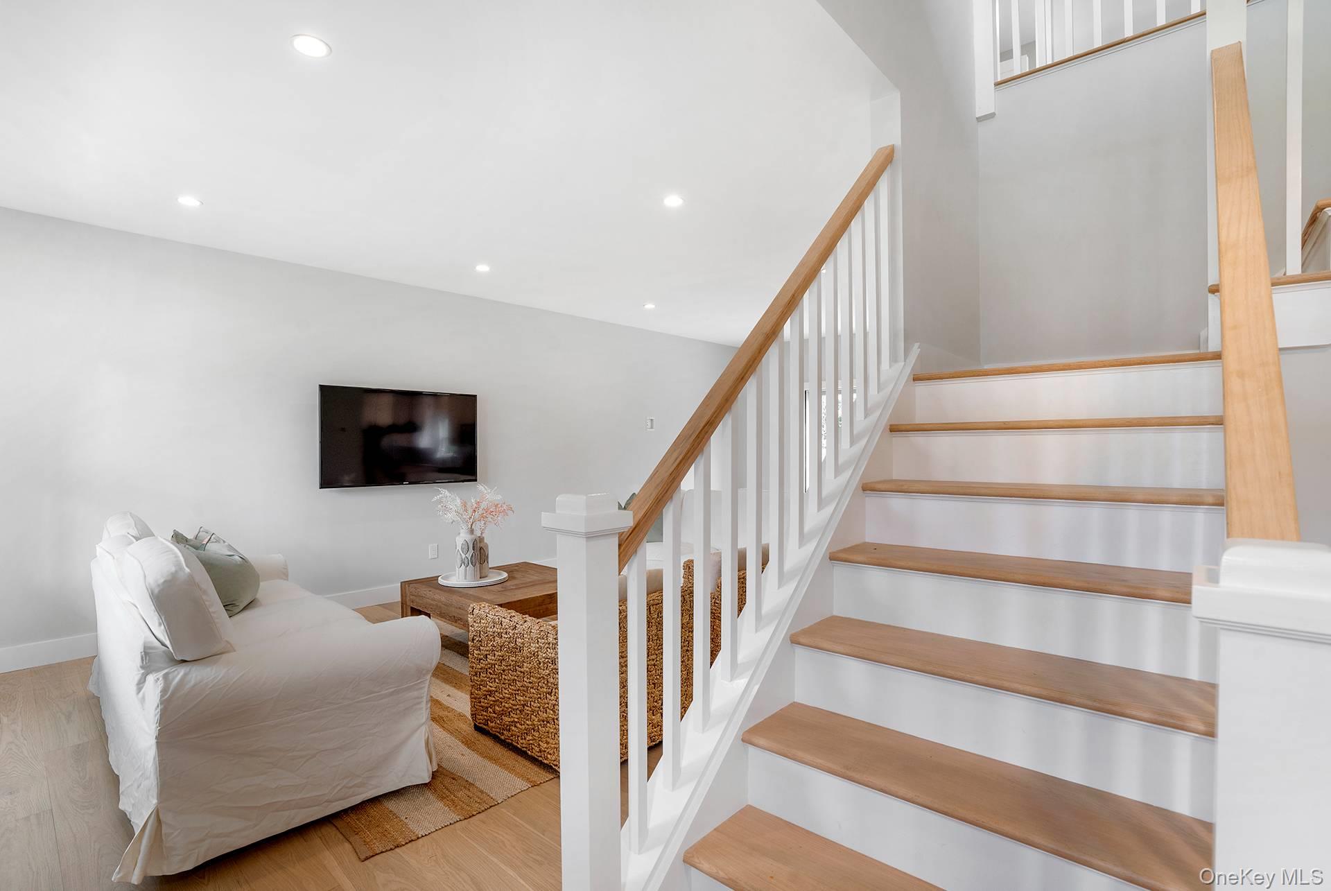 9 Fanning Avenue, Hampton Bays, NY 11946