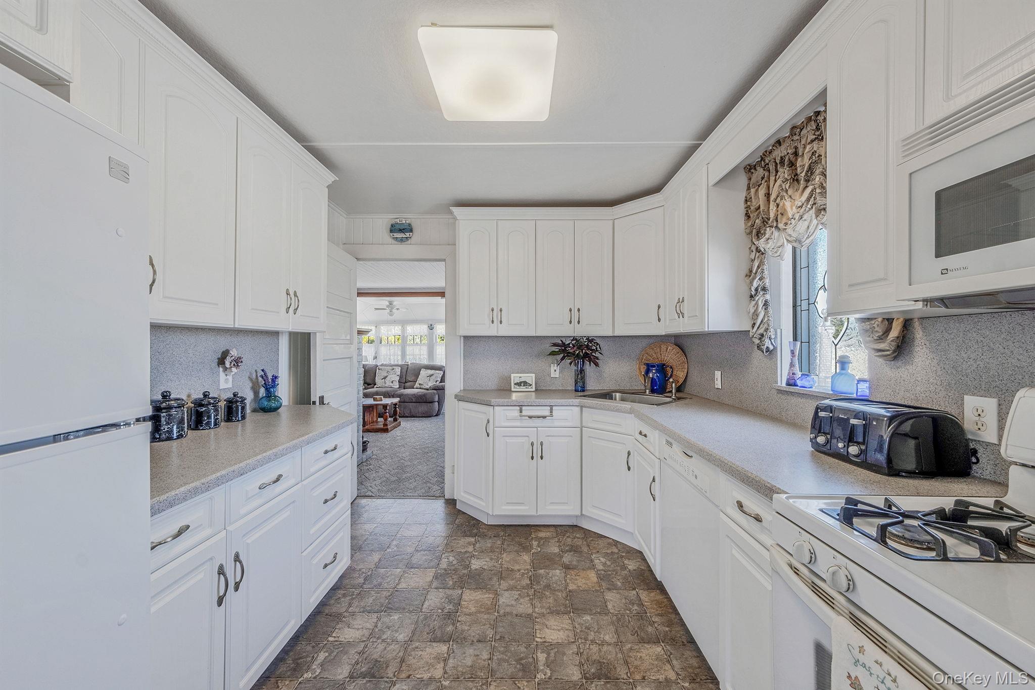 5 Oak Beach Road, Oak Beach, NY 11702