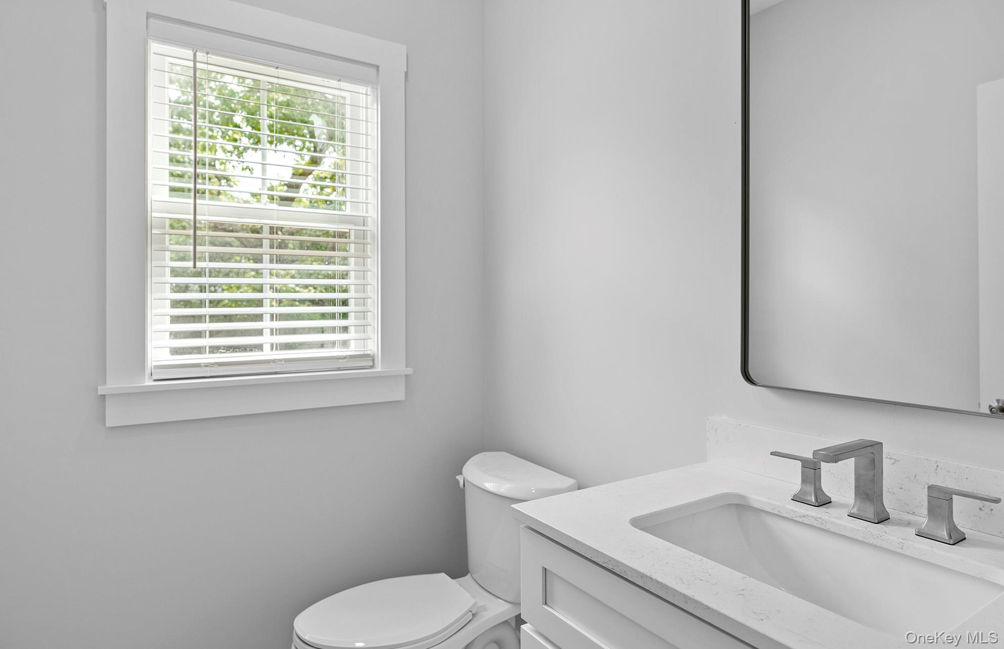 7 Fanning Avenue, Hampton Bays, NY 11946