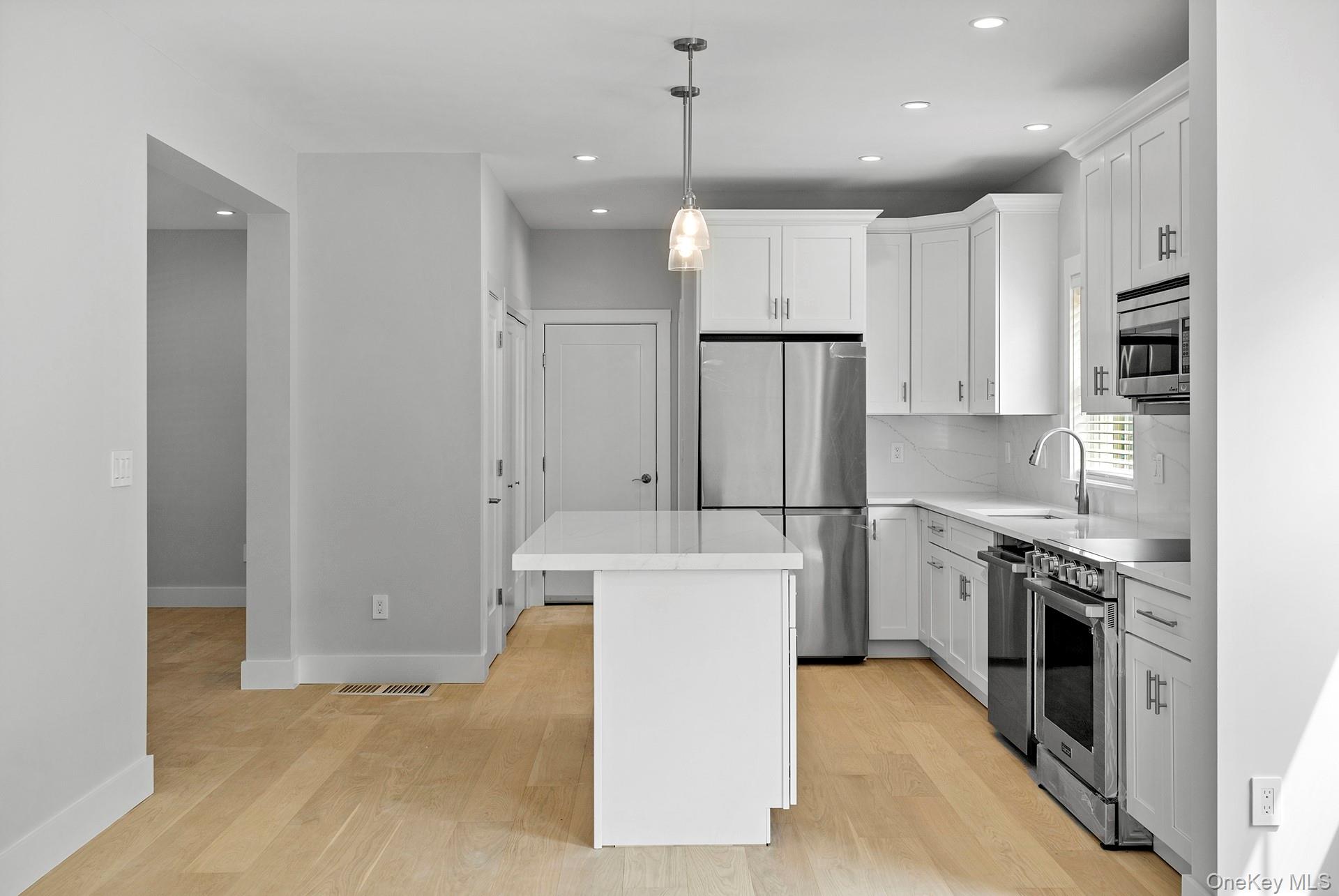 7 Fanning Avenue, Hampton Bays, NY 11946