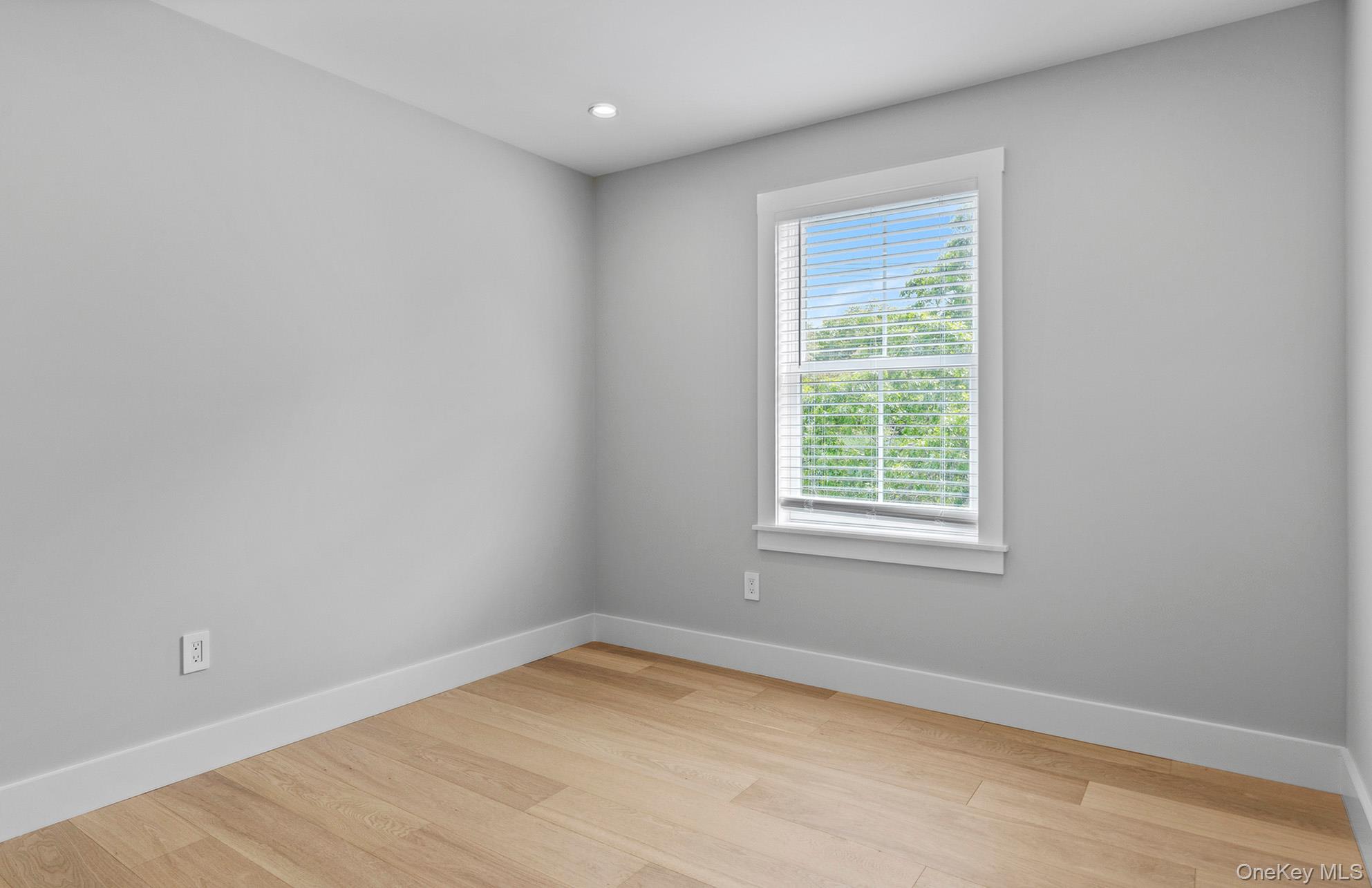 7 Fanning Avenue, Hampton Bays, NY 11946