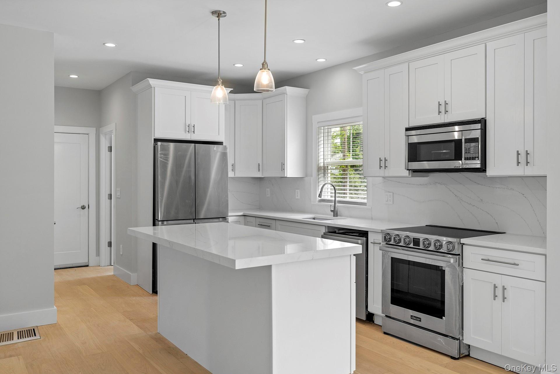 7 Fanning Avenue, Hampton Bays, NY 11946