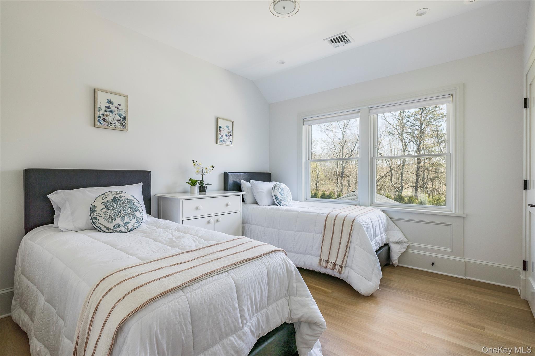 9 Jennifers Path, Quiogue, NY 11978