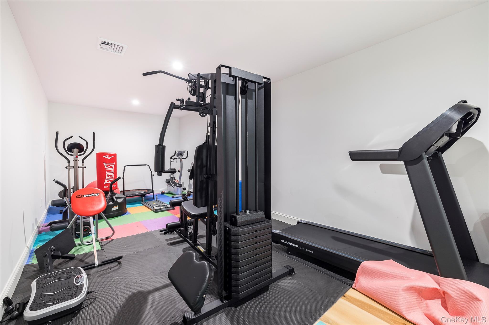 9 Jennifers Path, Quiogue, NY 11978