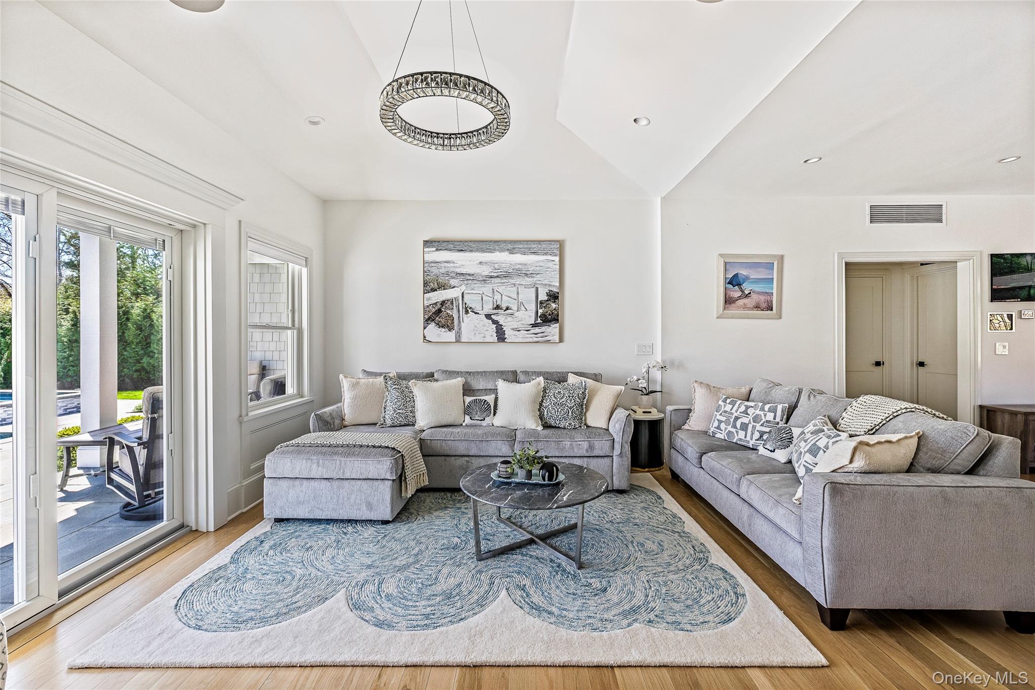 9 Jennifers Path, Quiogue, NY 11978