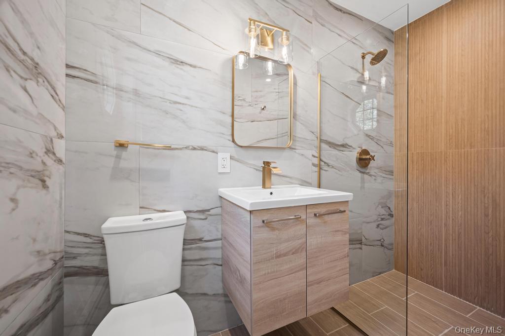 85 Meadow Glen Road, Fort Salonga, NY 11768