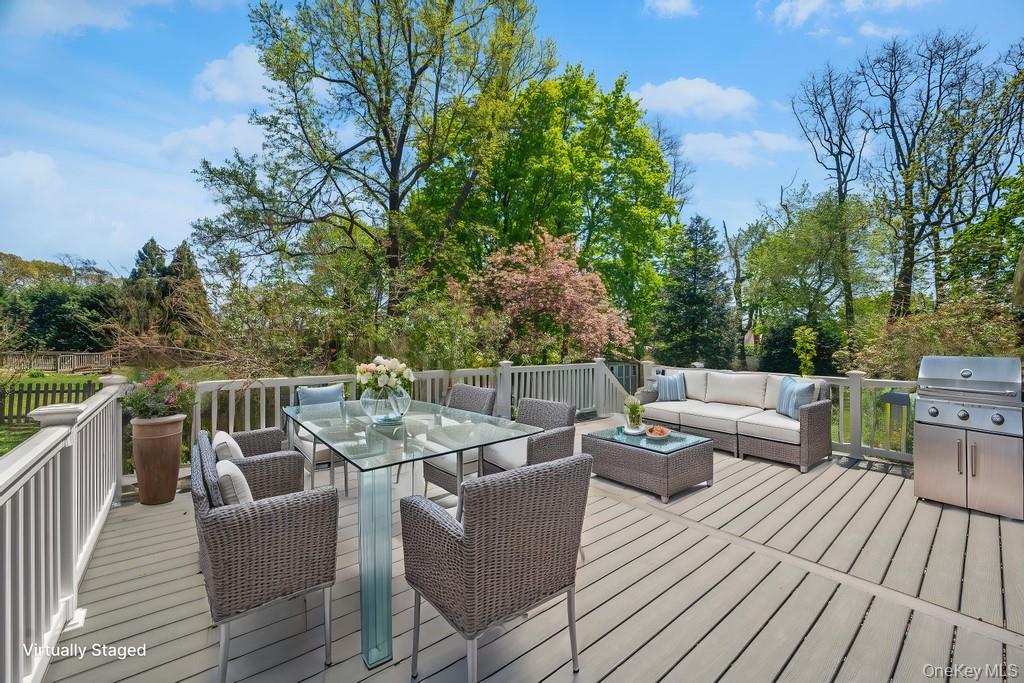 85 Meadow Glen Road, Fort Salonga, NY 11768