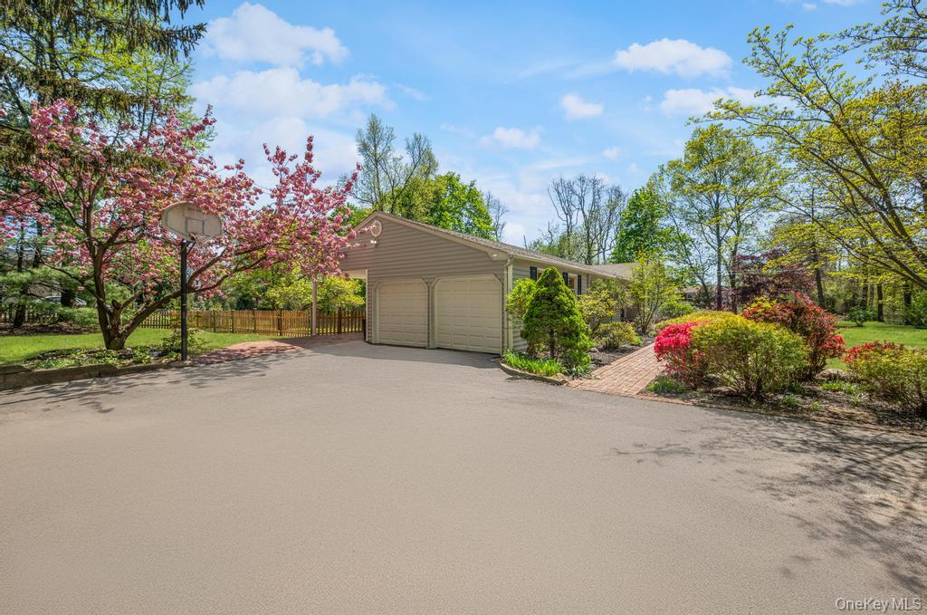 85 Meadow Glen Road, Fort Salonga, NY 11768