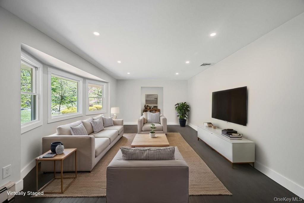 85 Meadow Glen Road, Fort Salonga, NY 11768