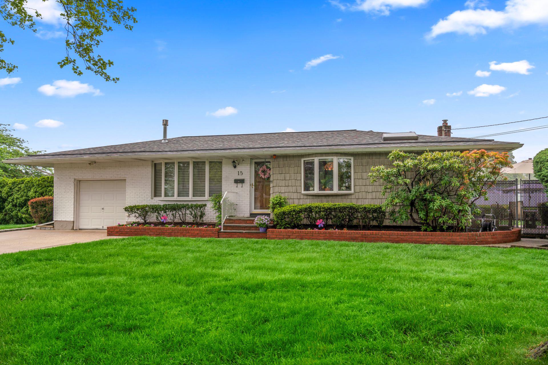 15 Kevin Road, Commack, NY 11725