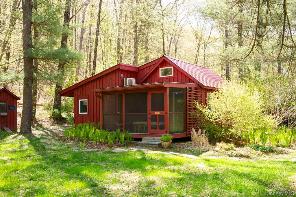 76-77 E Lake Lane, Red Hook, NY 12571